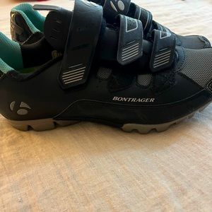 Snap in cycling shoes